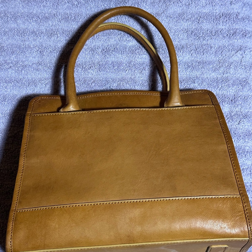 Elegant Tan Leather Handbag